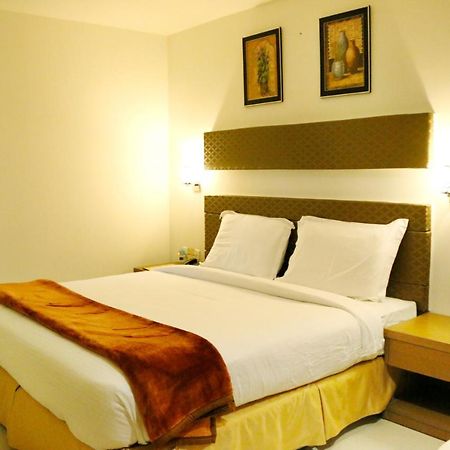 Hotel Sitara Grand Miyapur Haiderabad Buitenkant foto