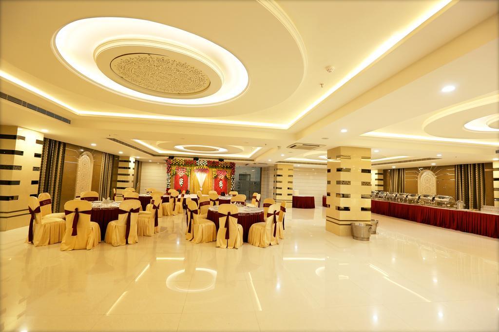 Hotel Sitara Grand Miyapur Haiderabad Buitenkant foto