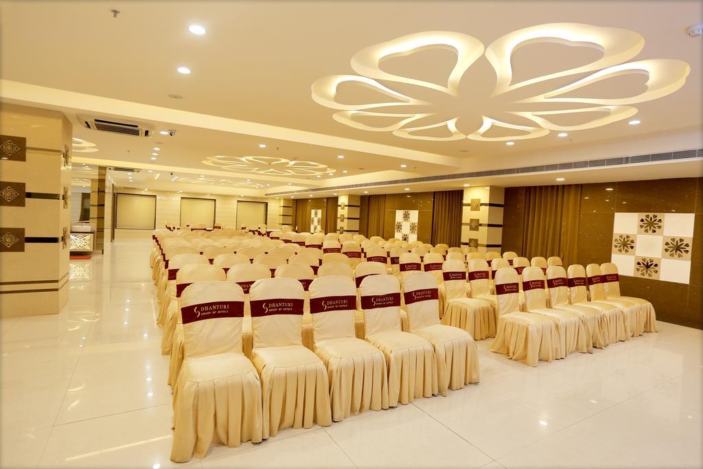 Hotel Sitara Grand Miyapur Haiderabad Buitenkant foto