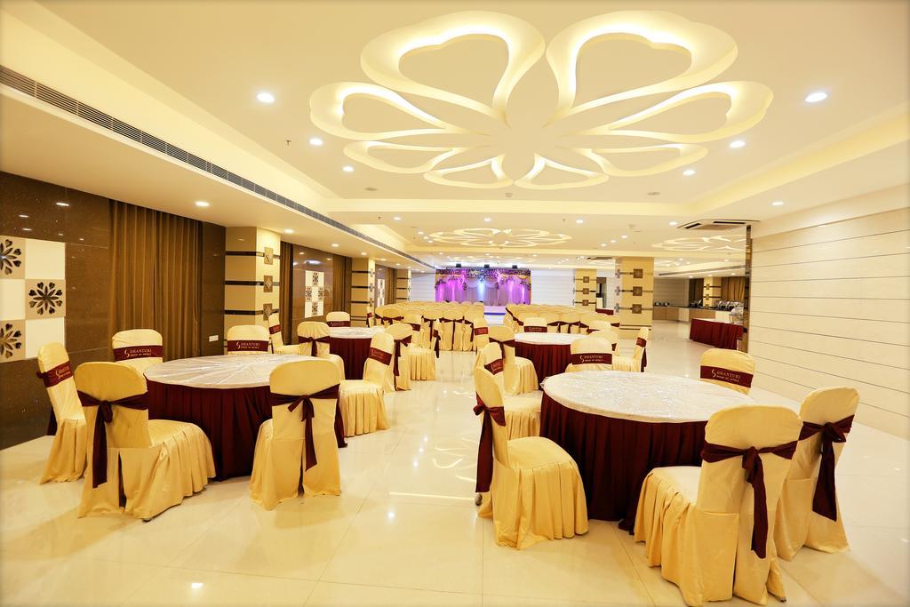 Hotel Sitara Grand Miyapur Haiderabad Buitenkant foto