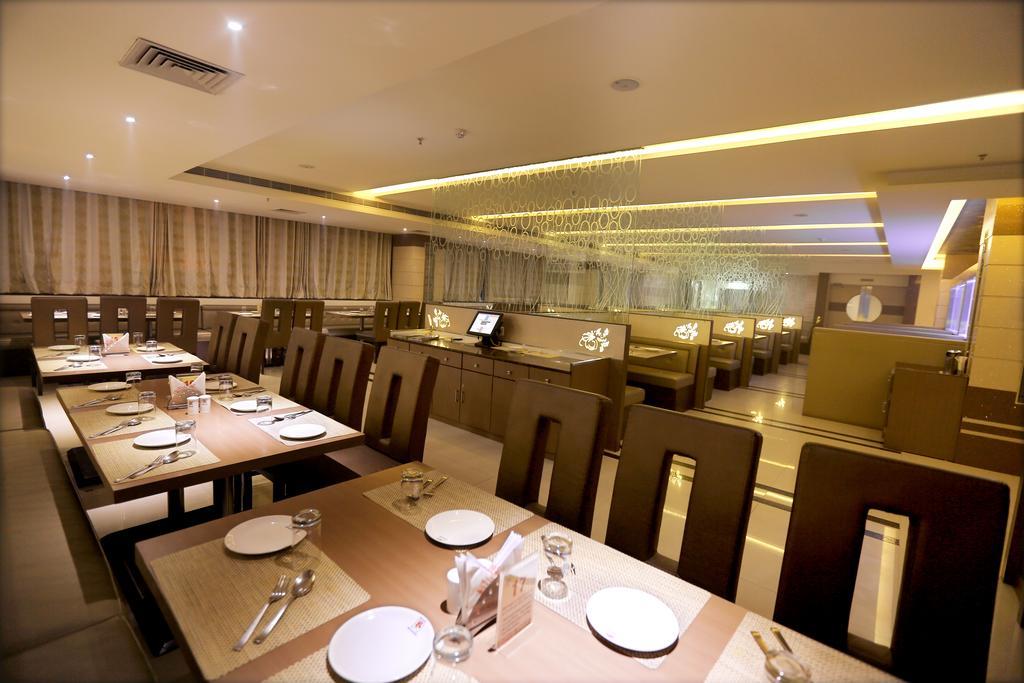 Hotel Sitara Grand Miyapur Haiderabad Buitenkant foto