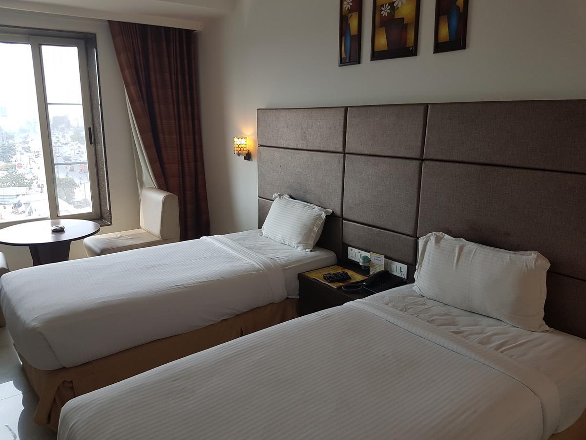 Hotel Sitara Grand Miyapur Haiderabad Buitenkant foto