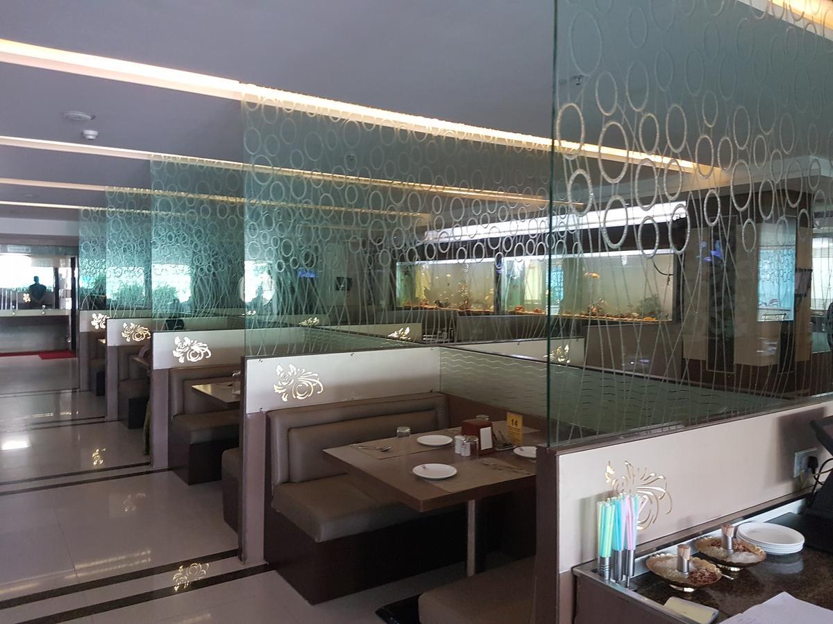 Hotel Sitara Grand Miyapur Haiderabad Buitenkant foto