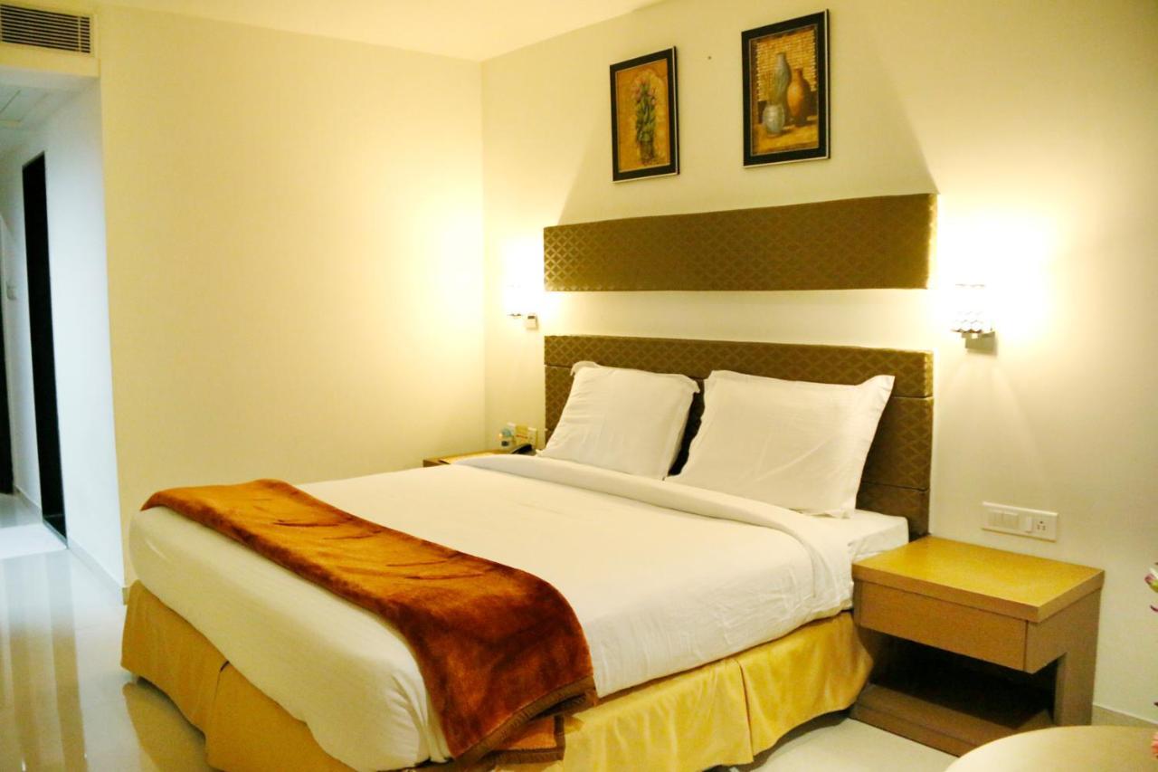 Hotel Sitara Grand Miyapur Haiderabad Buitenkant foto