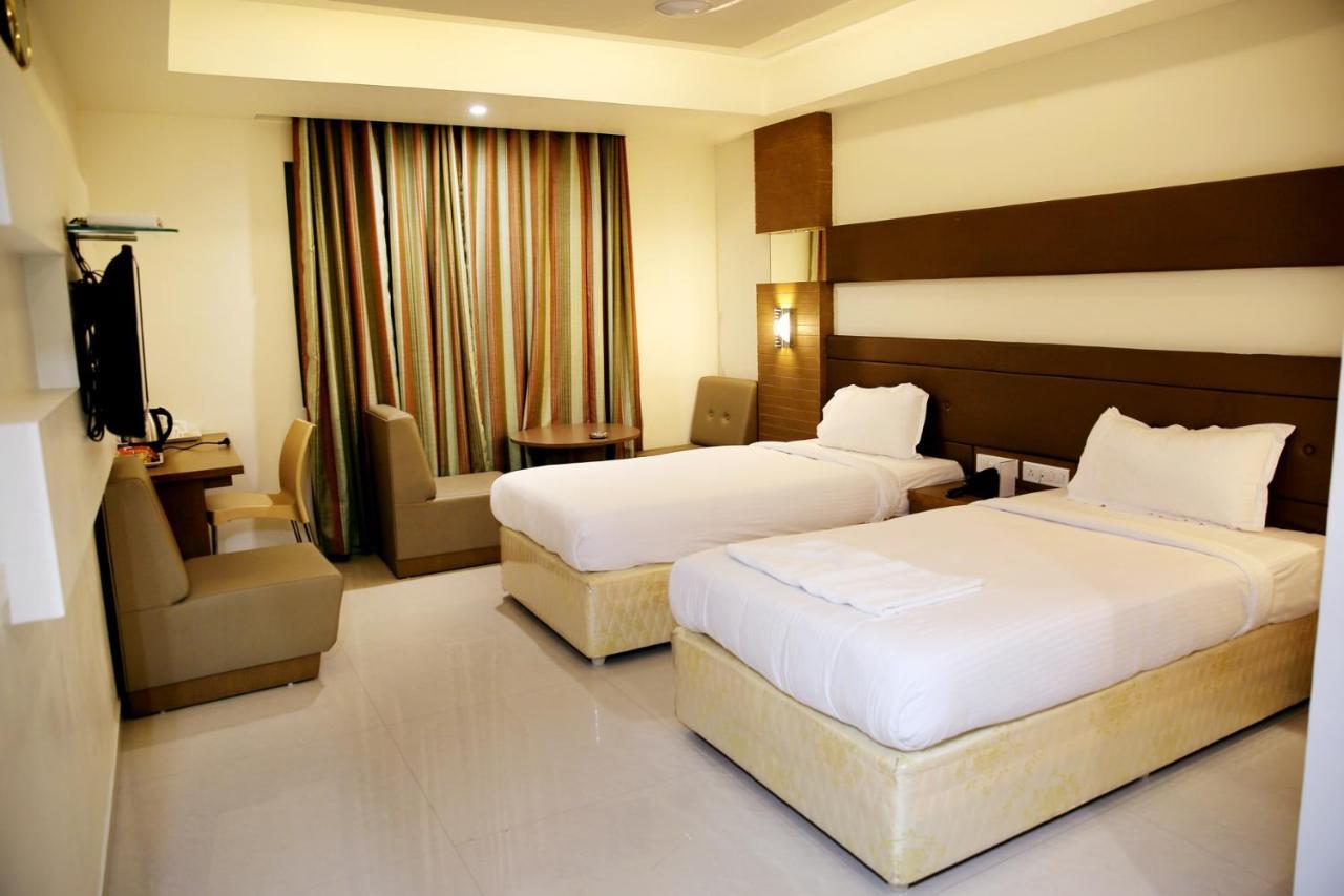 Hotel Sitara Grand Miyapur Haiderabad Buitenkant foto
